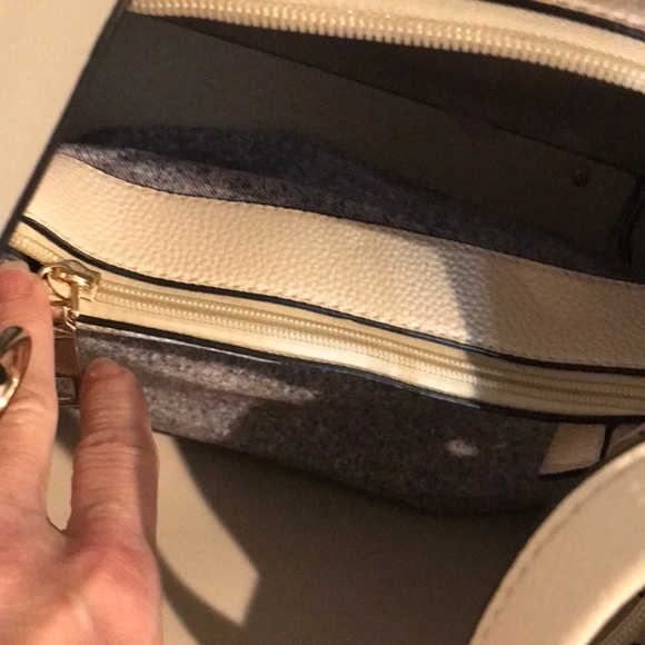 Handbag - Picture 6 of 7